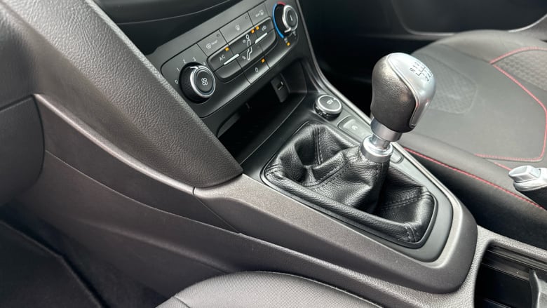 Ford Focus 1.0 EcoBoost 140 ST-Line Navigation 5dr Petrol Hatchback